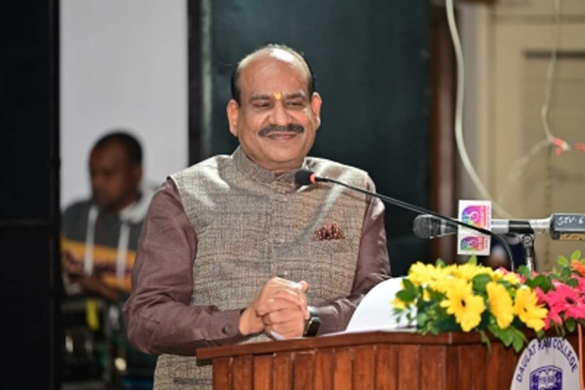 विधानसभा में महिलाओं की संख्या थी 15, आज देश की संसद में हैं 115 महिलाएं : ओम बिरला विधानसभा में महिलाओं की संख्या थी 15, आज देश की संसद में हैं 115 महिलाएं : ओम बिरला